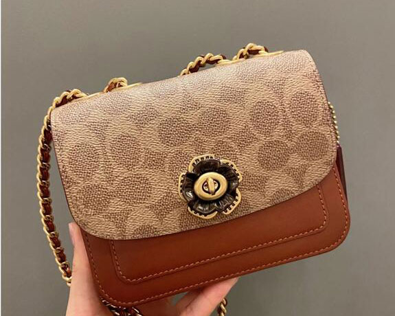 补货！Coach蔻驰Madison Signature棕拼复‮山古‬茶花售价$250