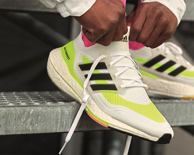adidas 推出Ultraboost 21跑鞋“能量黄”配色