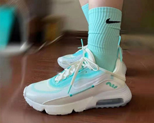 Nike Air Max 2090 女士运动鞋 绿色款5折$74.97