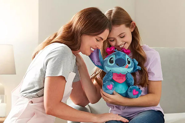 shopDisney 美国官网全场服饰玩具低至6折促销，满额免邮