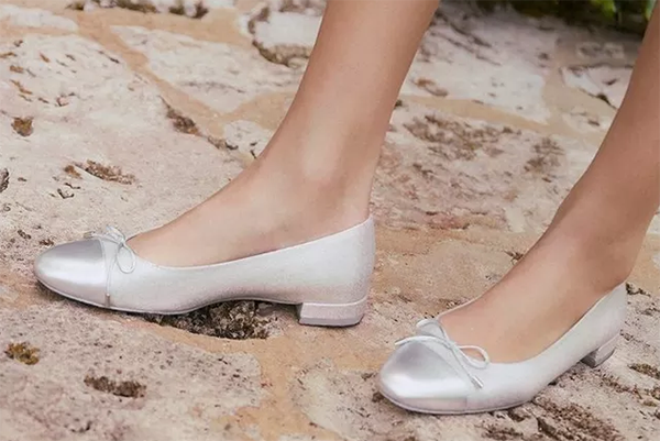 Stuart Weitzman 美国官网现全场正价商品7.5折，美境免邮