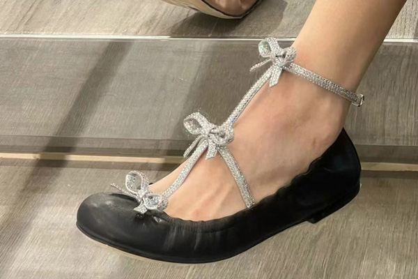 【Rene Caovilla】54折，黑色蝴‮结蝶‬绑带芭蕾鞋，永远少女心