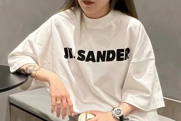 Jil Sander 45折,$440→$199,基础款白tee