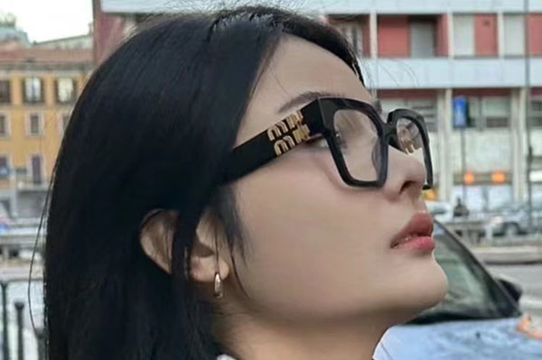 Miu Miu 245刀，素颜神‮黑器‬框平光镜