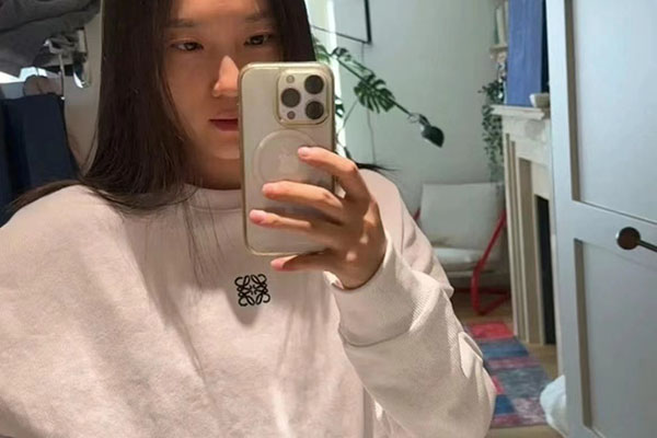 Loewe 7折基础款！简约logo长袖T恤，百搭不过时
