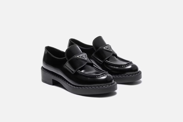 Prada 7折！经典款黑色乐福鞋，37-40码全！