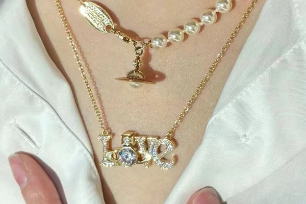 Vivienne Westwood 西太后 6折，love土星项链