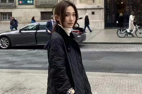 Burberry 5折！经典款黑色棉服