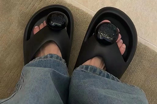 Loewe 58折！黑色凉拖