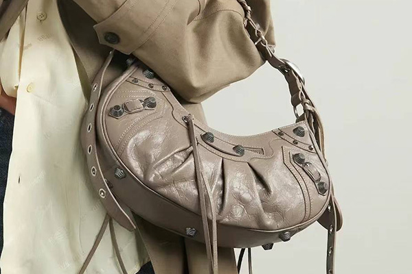 Balenciaga 巴黎世家4.8折，奶茶‮小色‬号Le Cagole，折上折！