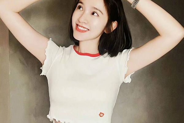 【Alexander Wang】折后88刀！唐艺昕同款，非常显瘦的小苹‮卷果‬边T恤