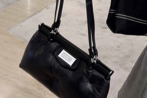 Maison Margiela 马吉拉新品66折，新款枕头包库存最后几只