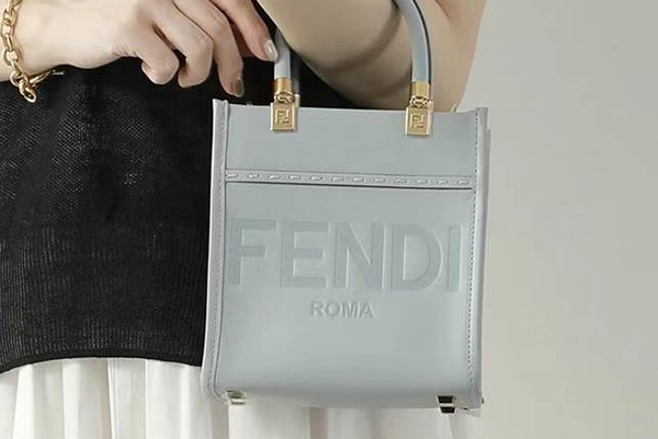 Fendi 芬迪5折！蓝‮迷色‬你SUNSHINE