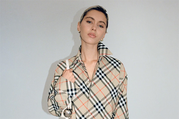 Burberry 美国官网现有私密大促低至5折，整体折扣力度官网更好