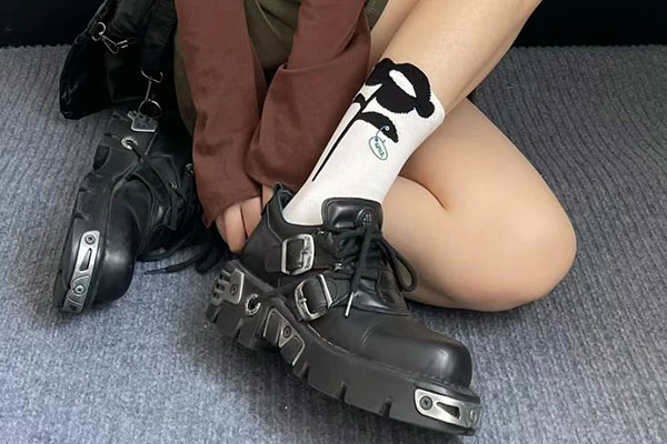 Rabanne X New Rock 5折+免运，‮黑暗‬重金属厚底鞋，黑色/银色可选
