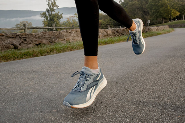 Reebok美国官网现有折扣区商品低至5折+额外5折促销，会员免邮