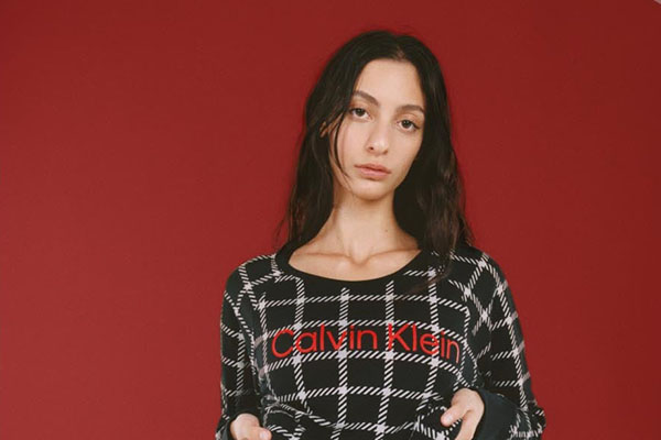 Calvin Klein 美国官网现有全场美衣65折促销，购50礼卡赠20礼卡