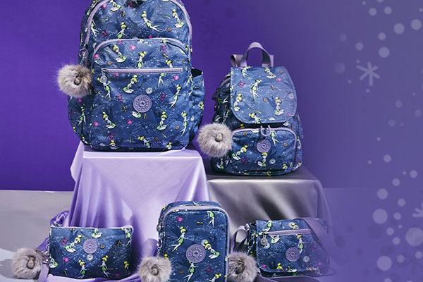 Kipling 美国官网年终大促折扣区额外5折+正价7折促销，满额免邮