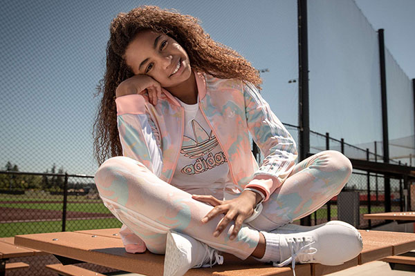 Adidas美国官网童装童鞋热卖低至5折促销，美国免邮