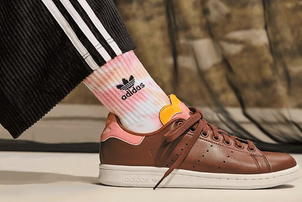 Adidas美国官网现有精选商品第二件半价促销，折扣区参加