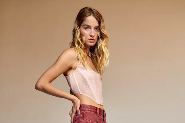 Urban Outfitters冬季大促精选美衣无门槛5折促销，满额免邮