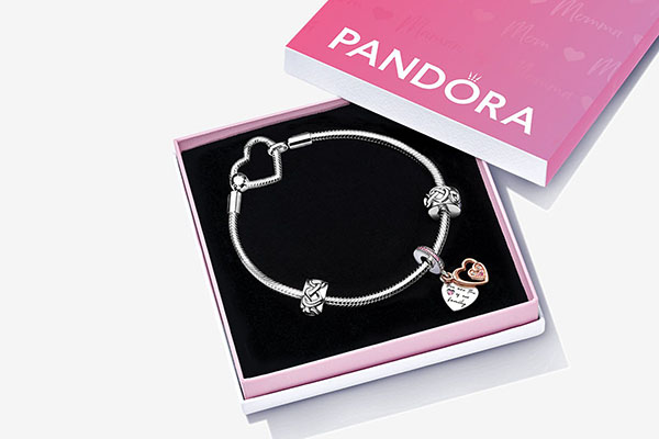 PANDORA Jewelry母亲节精选首饰套装一律7折促销，满额免邮