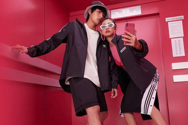 Adidas美国官网精选运动鞋服额外7折促销，仅限APP下单