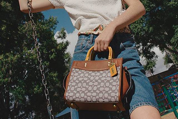 Coach Outlet工厂店夏日精选商品低至3折+额外85折促销，上新pride系列