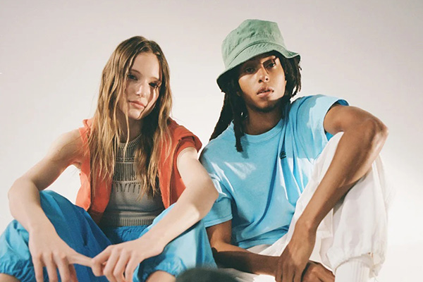 Urban Outfitters US 官网现有精选服饰低至5折促销，满额免邮