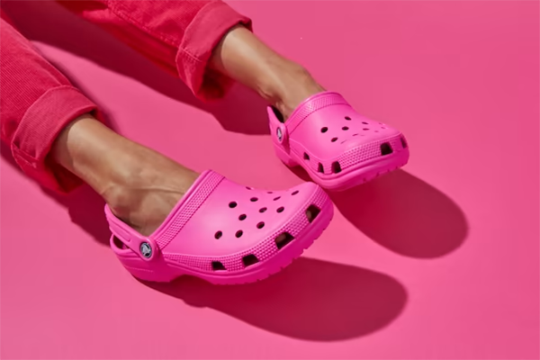 Crocs美国官网全场最高享额外6折促销，满额包邮