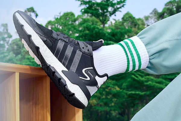 Adidas美国官网精选鞋服额外7折促销，折扣区也参加