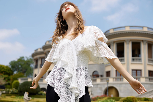 BCBG 官网夏季大促折扣区商品低至2.5折+额外5折，满额免邮