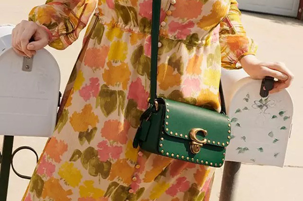 COACH 美国官网现有精选包7.5折促销，需要登录会员
