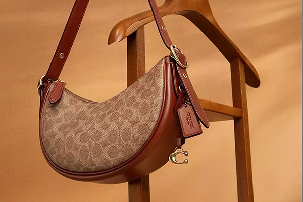 Coach 加拿大官网现有正价商品享75折促销，加境免邮