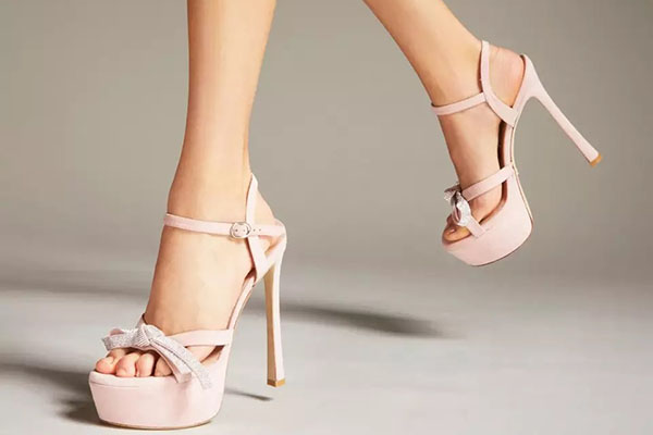 Stuart Weitzman 美国官网黑五全场无门槛额外7折，新增75折专区