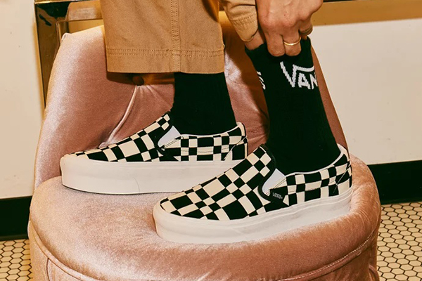 Vans 范斯美国官网现有甄选鞋履额外7折促销，美境免邮