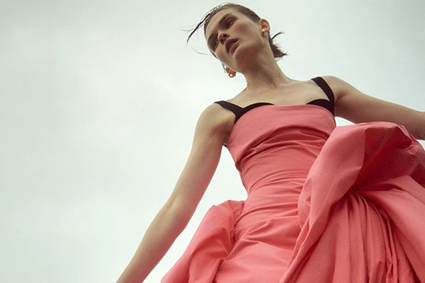 MATCHESFASHION 火柴网现有甄选商品额外8折促销，可直邮国内