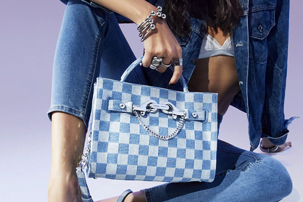 Rebecca Minkoff 美国官网现有全场75折大促，折扣区也参加