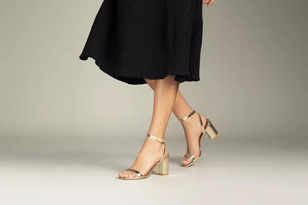 Stuart Weitzman 美国官网甄选鞋款额外7.5折促销，美境免邮